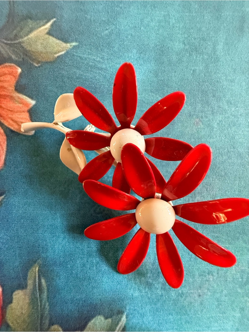 Red Floral Brooch - Red Daisy Style.